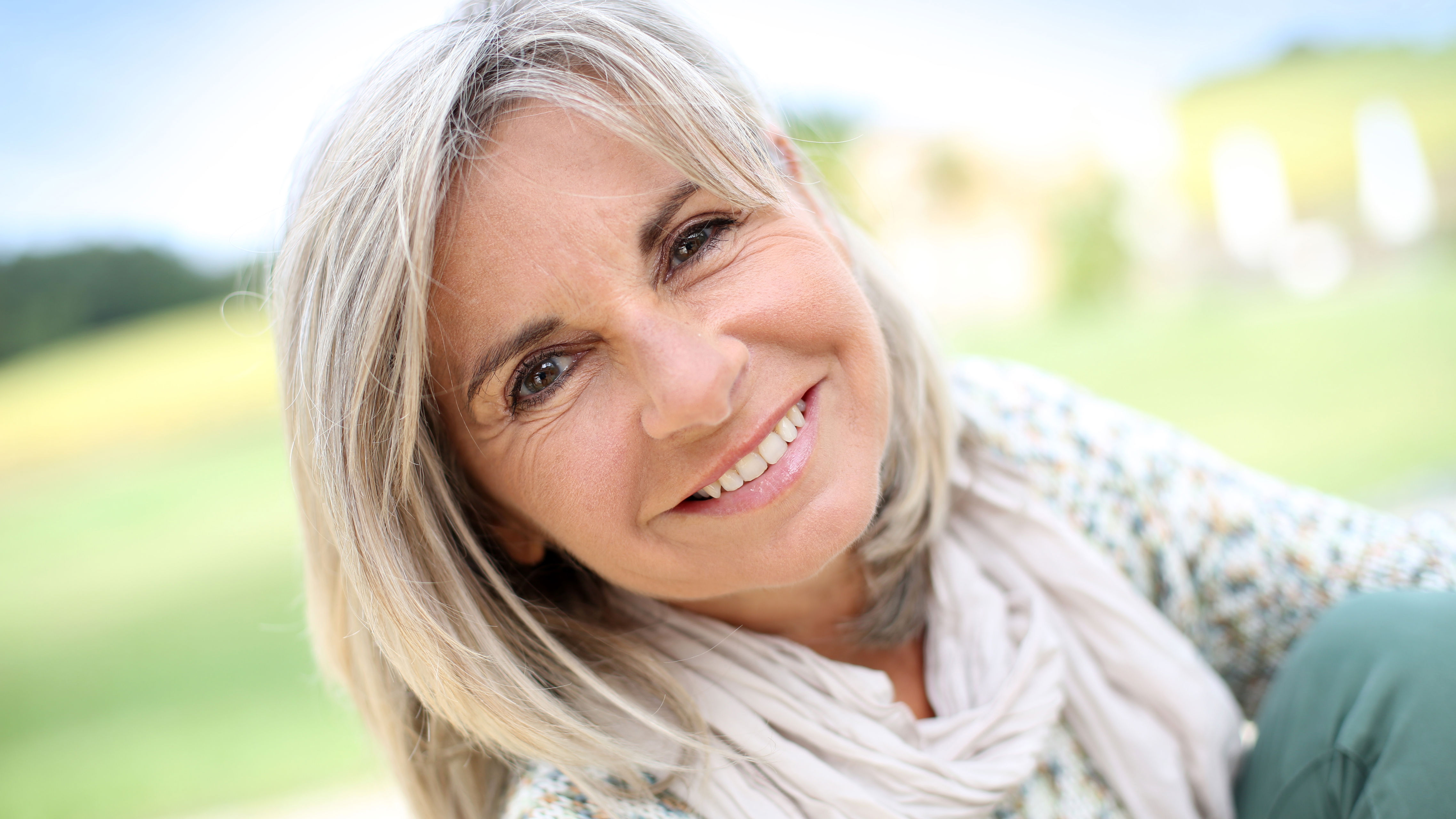 Foto af kvinde der smiler