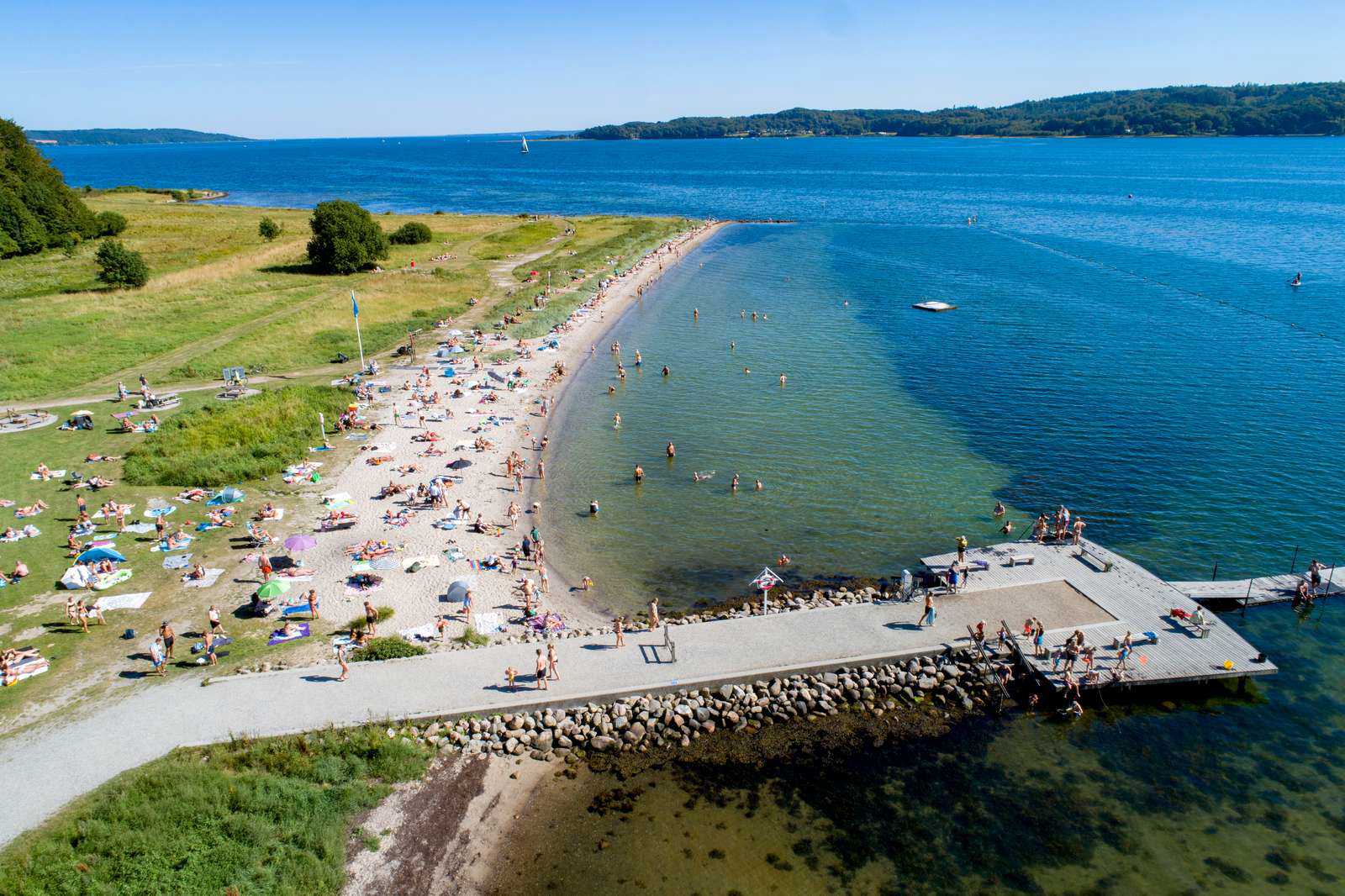 Tirsbæk Strand set fra oven