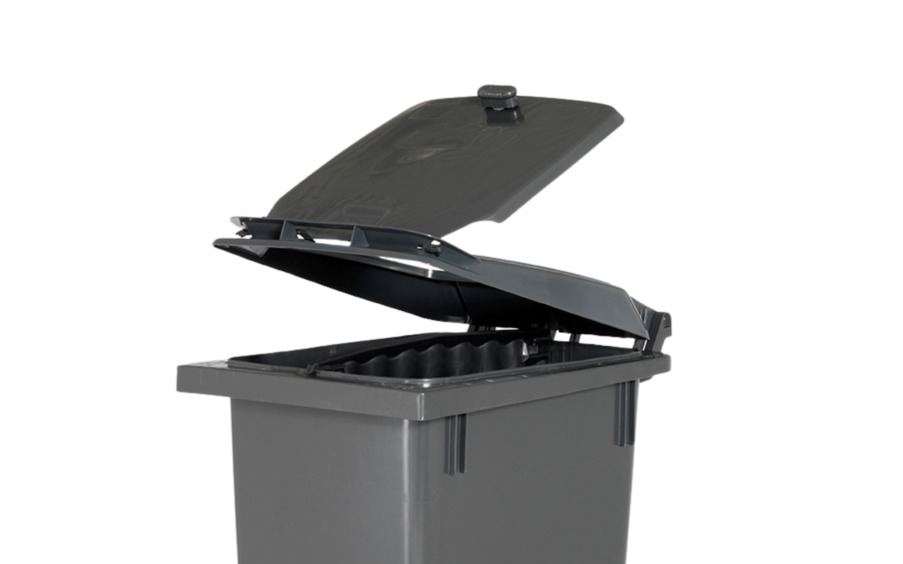 Grå affaldsbeholder med låg-i-låg-løsning, hvor det øverste låg er åbent, og det indvendige låg kan åbnes fra begge sider. Designet gør det lettere at smide affald i beholderen uden at skulle vende den på tømmedagen.