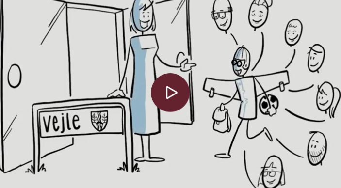 Billede af dame fra Vejle Kommune der står med en dreng og hans netværk