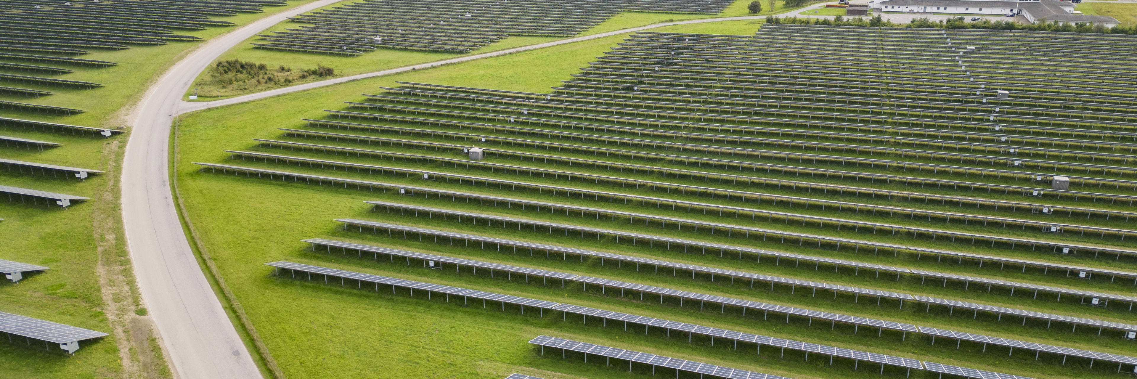 Vandel solcellepark set fra oven