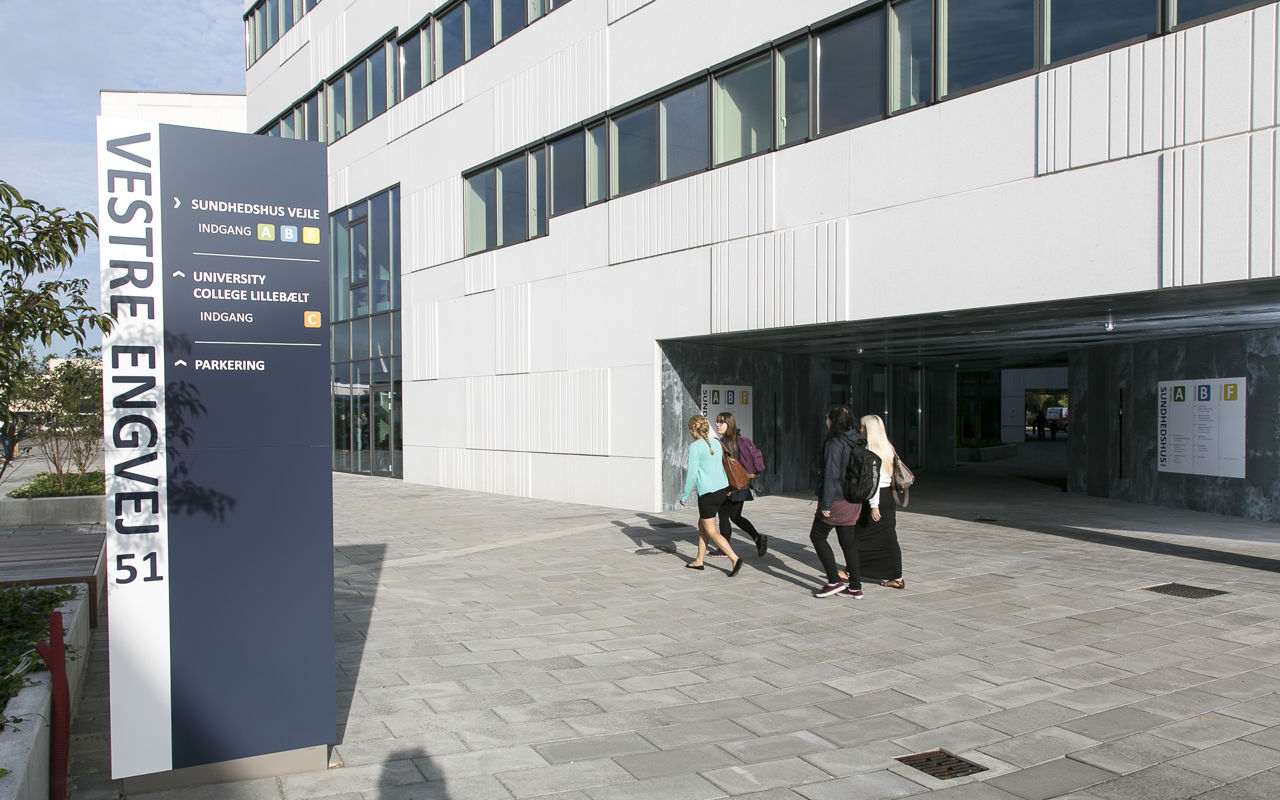 Foto af indgang til Sundhedshuset