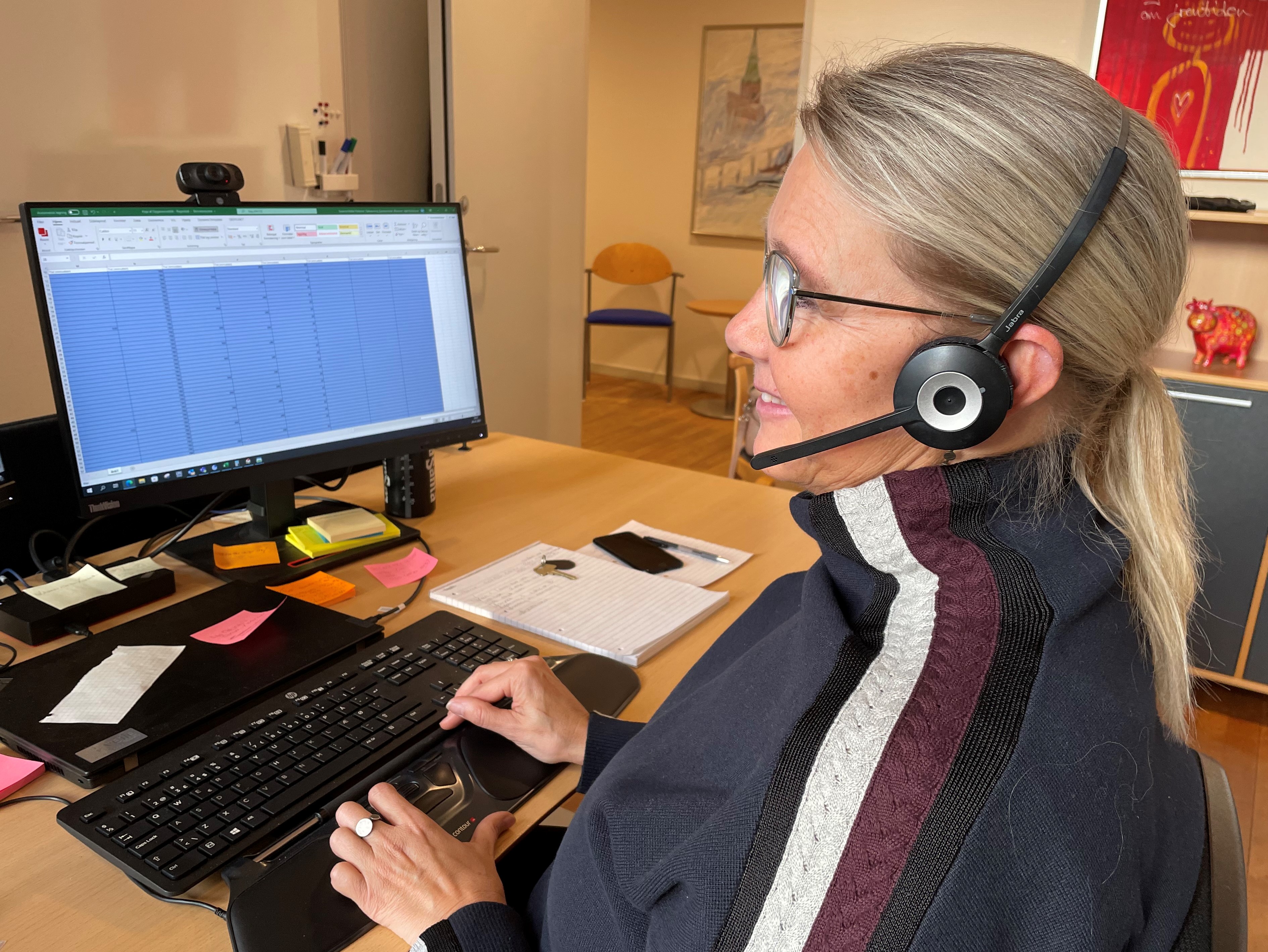 Susanne, der hjælper borgerne med at få styr på deres gæld i sit job i Opkrævningen.