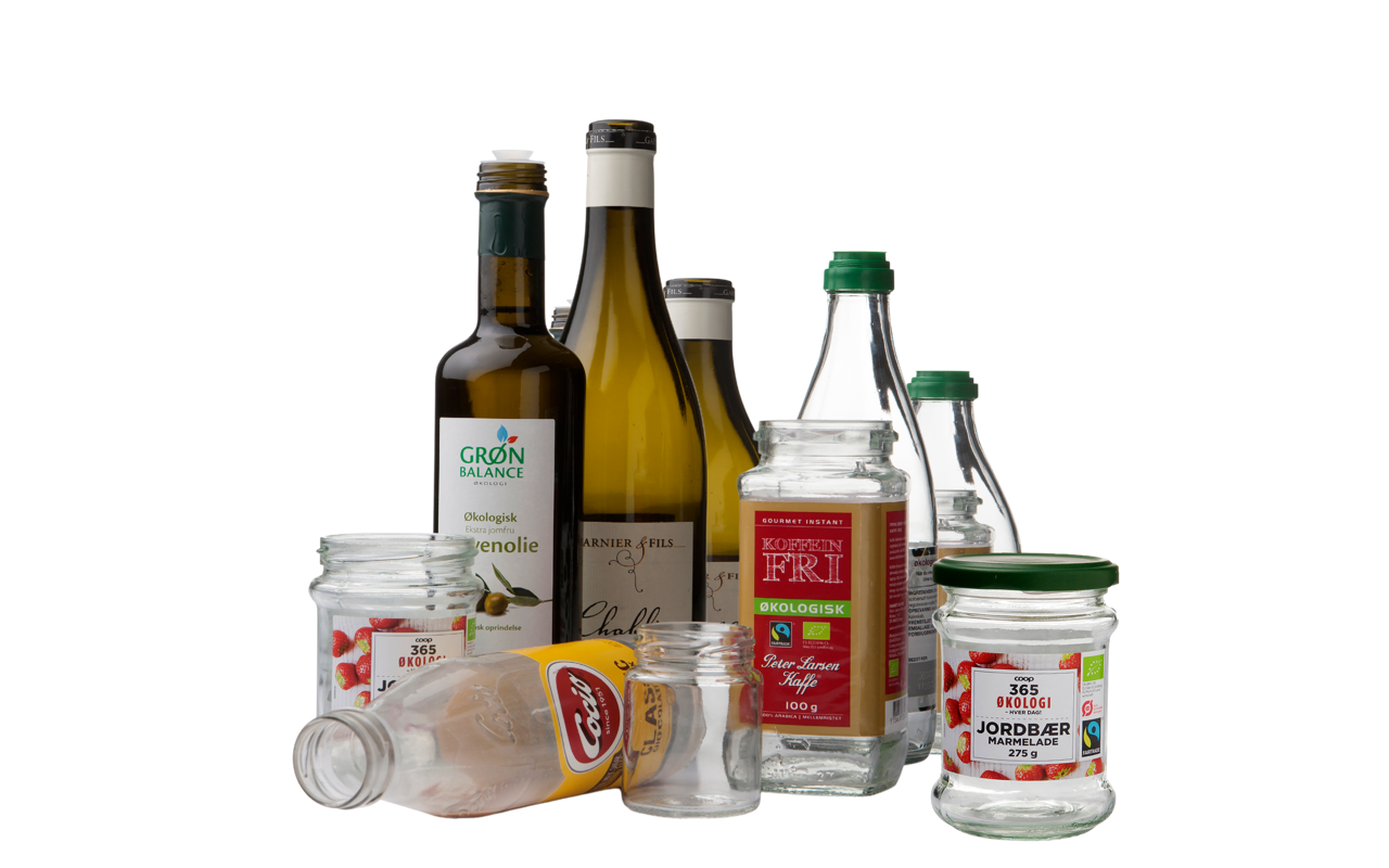 Glasaffald - glasflasker og syltetøjsglas - klar til sortering og genanvendelse.